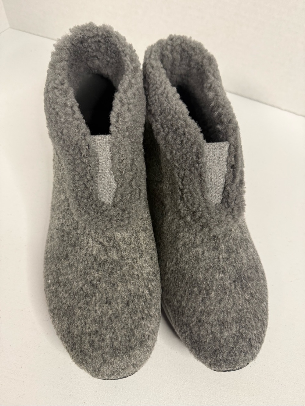 Cozy Gray Fleece Slip-On Boots Women’s 8.5